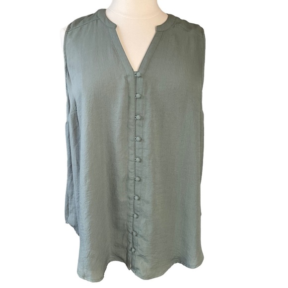 Torrid Tops - TORRID Green Sleeveless Button Front Shirt Size 3X